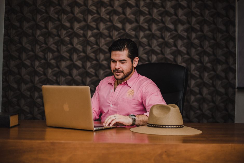 Maintenir sa concentration quand on est entrepreneur : les vraies techniques pour travailler sans se disperser